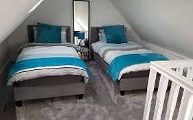 2 Serviced Apartments In Childwall-South Liverpool - Each Apartment Sleeps 6