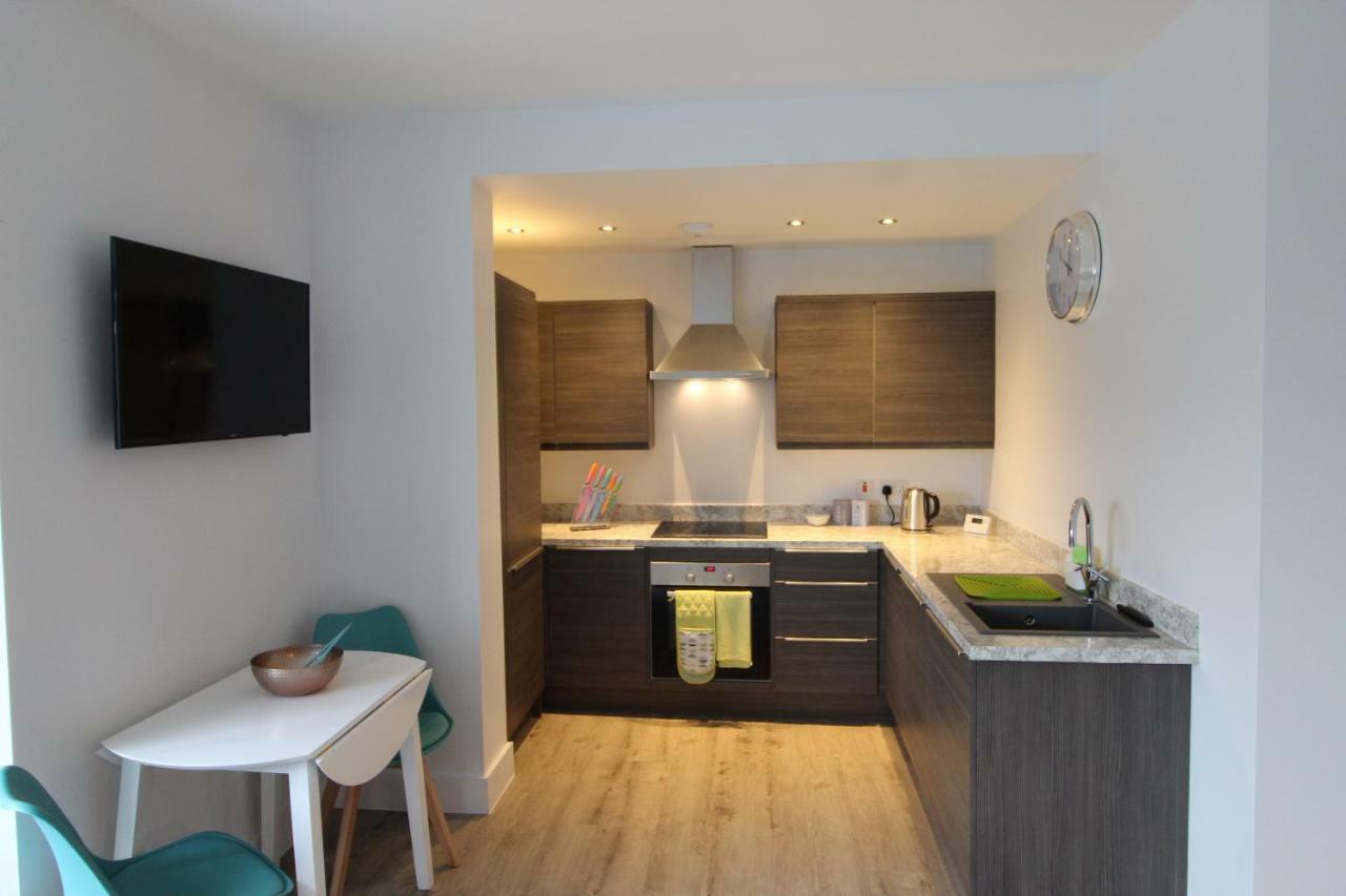 2 Serviced Apartments In Childwall-South Liverpool - Each Apartment Sleeps 6 Exterior photo